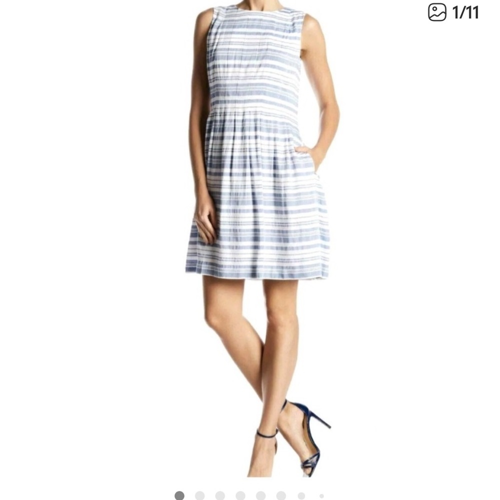 VINCE CAMUTO Sleeveless Dress. Blue & Ivory Striped Seersucker. Fully Lined. ☀️